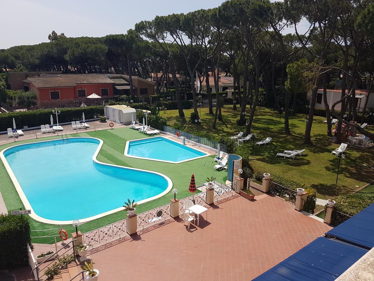 Park Hotel Baia Domizia Exterior photo
